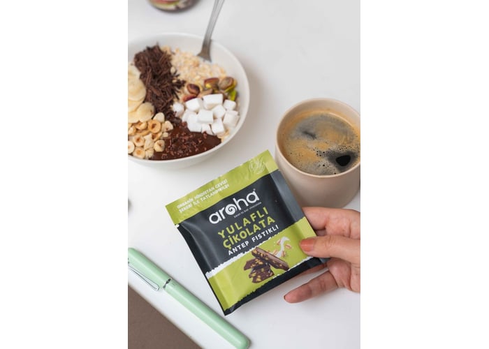 Antep Fıstıklı Yulaf Sütlü Organik Hindistan Cevizi Şekerli Çikolata (42gr) - Aroha