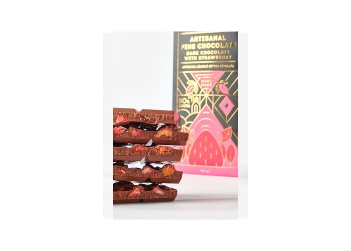 Artizanal Çilekli Bitter Tablet Çikolata (%60 Kakao, 100gr) - Naturca