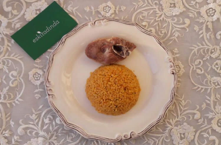 Et suyuyla yapılan enfes bir bulgur pilavı tarifi